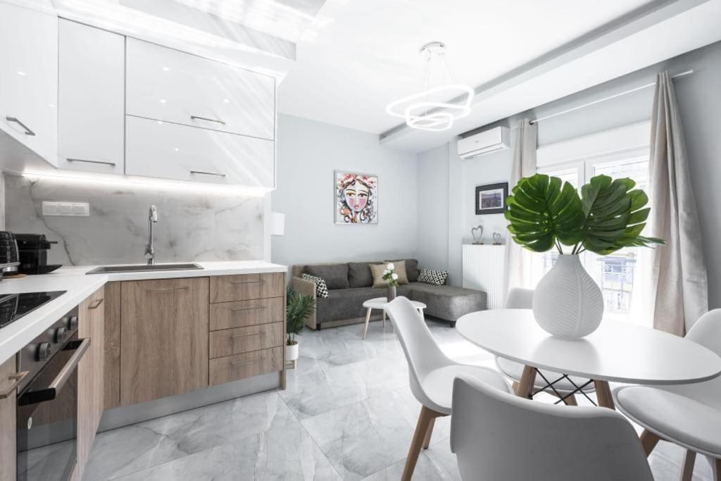 Soleggiato Minimal Apartment Солун Екстериор снимка
